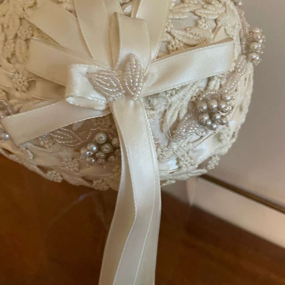 Wedding veil. Juliet cap style. Exquisite Antique. Hand made gorgeous. Lace - Picture 10 of 12